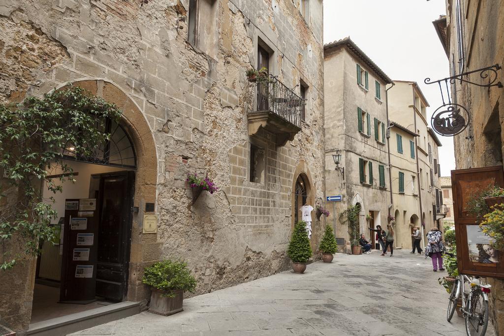 Affittacamere Del Corso Pienza Bagian luar foto